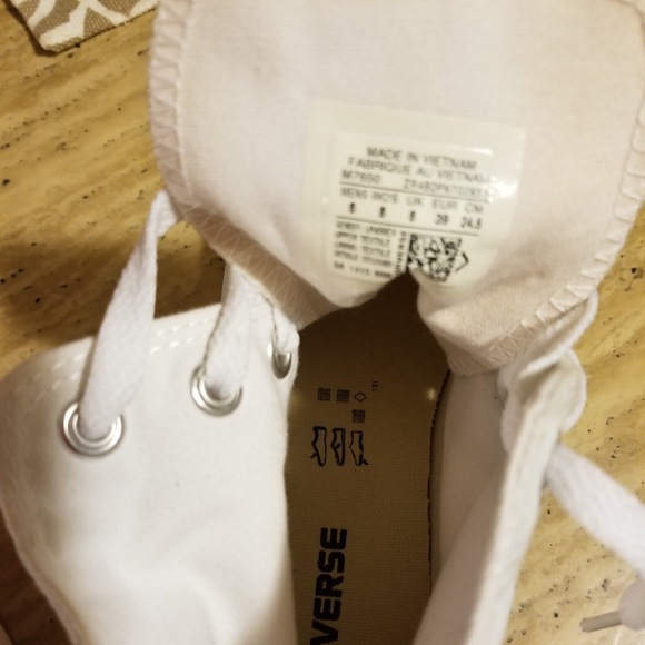 Converse - Picture 2 of 3